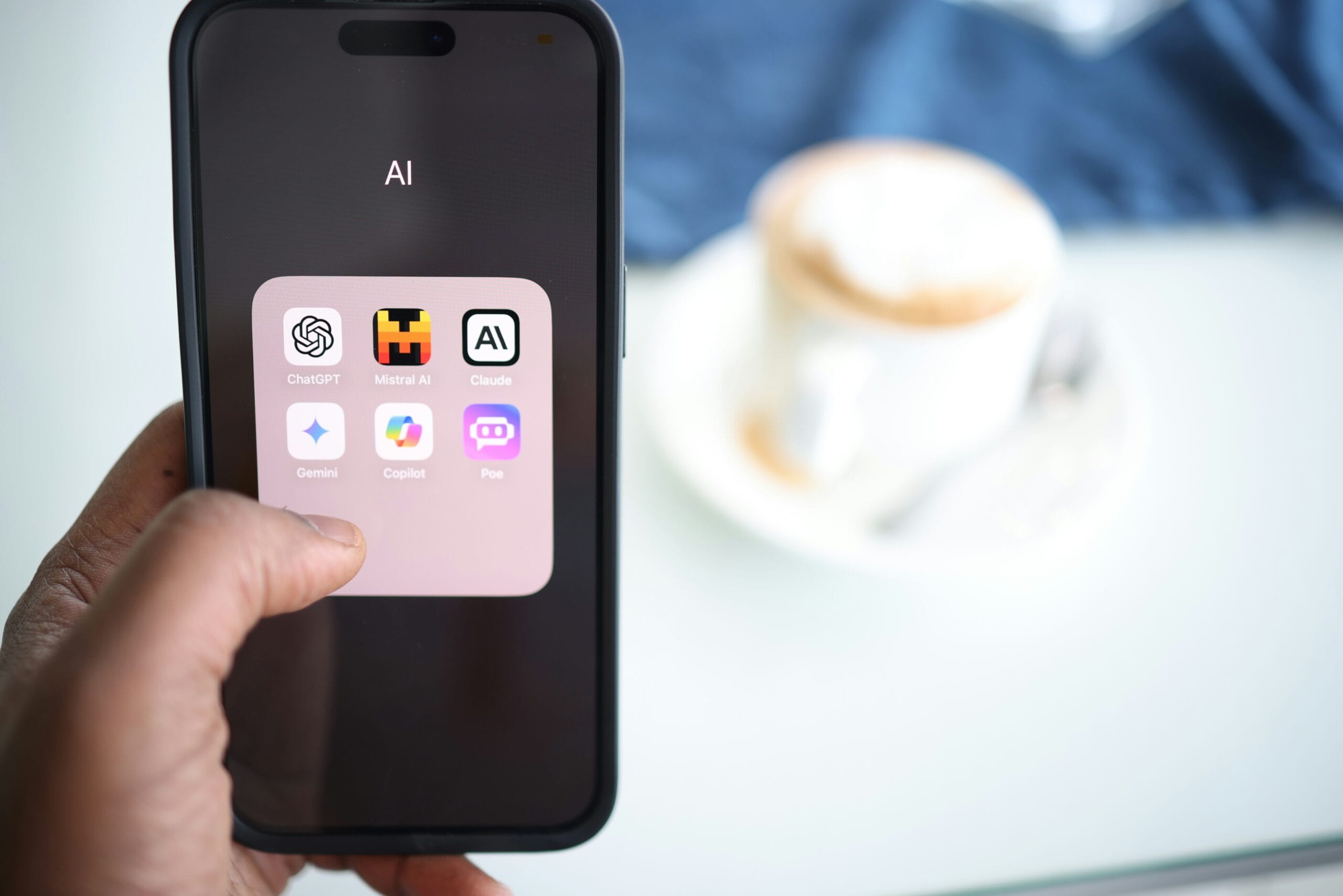 Explore the Latest AI Features in Smartphones (2025)